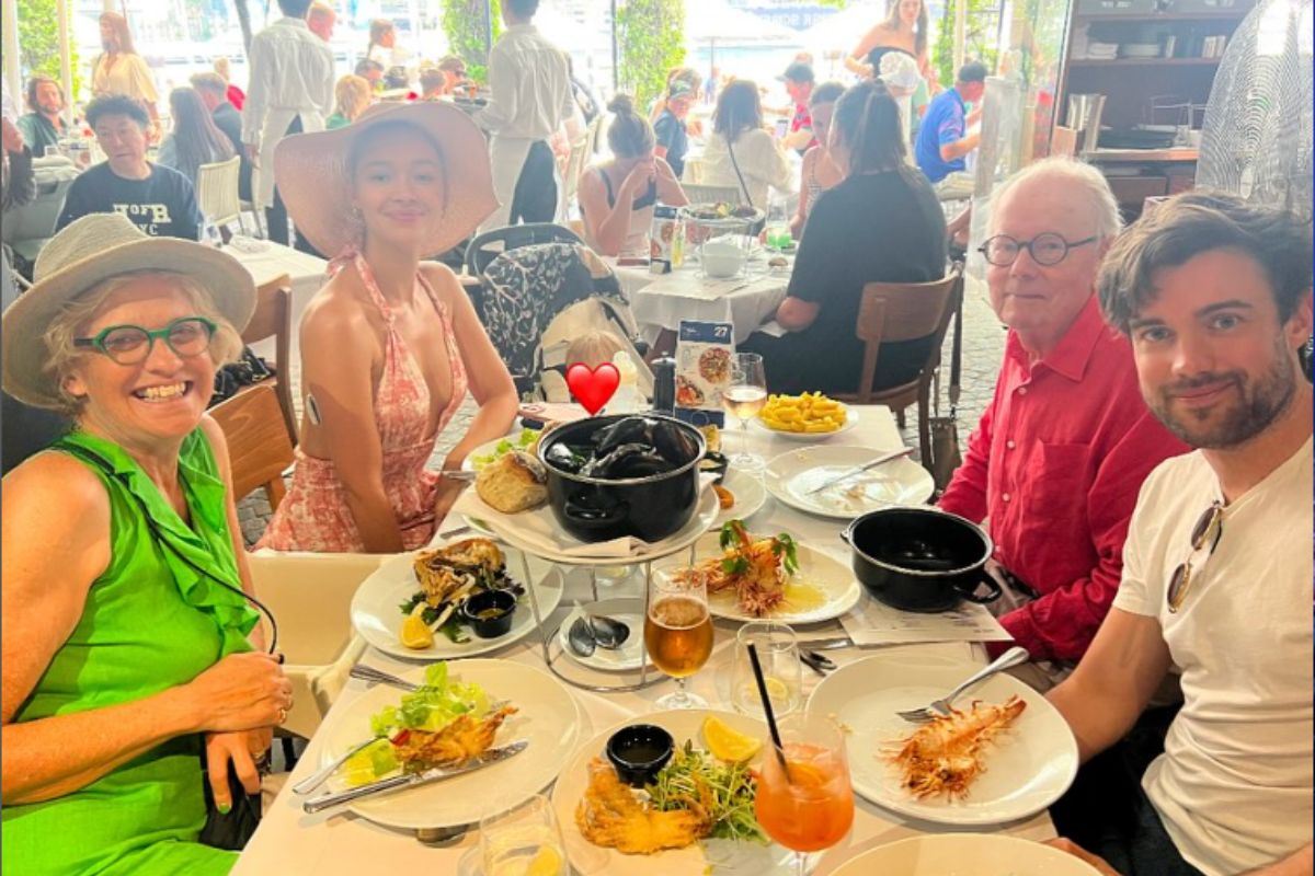 jack whitehall with her wife roxy horner and his family eating food