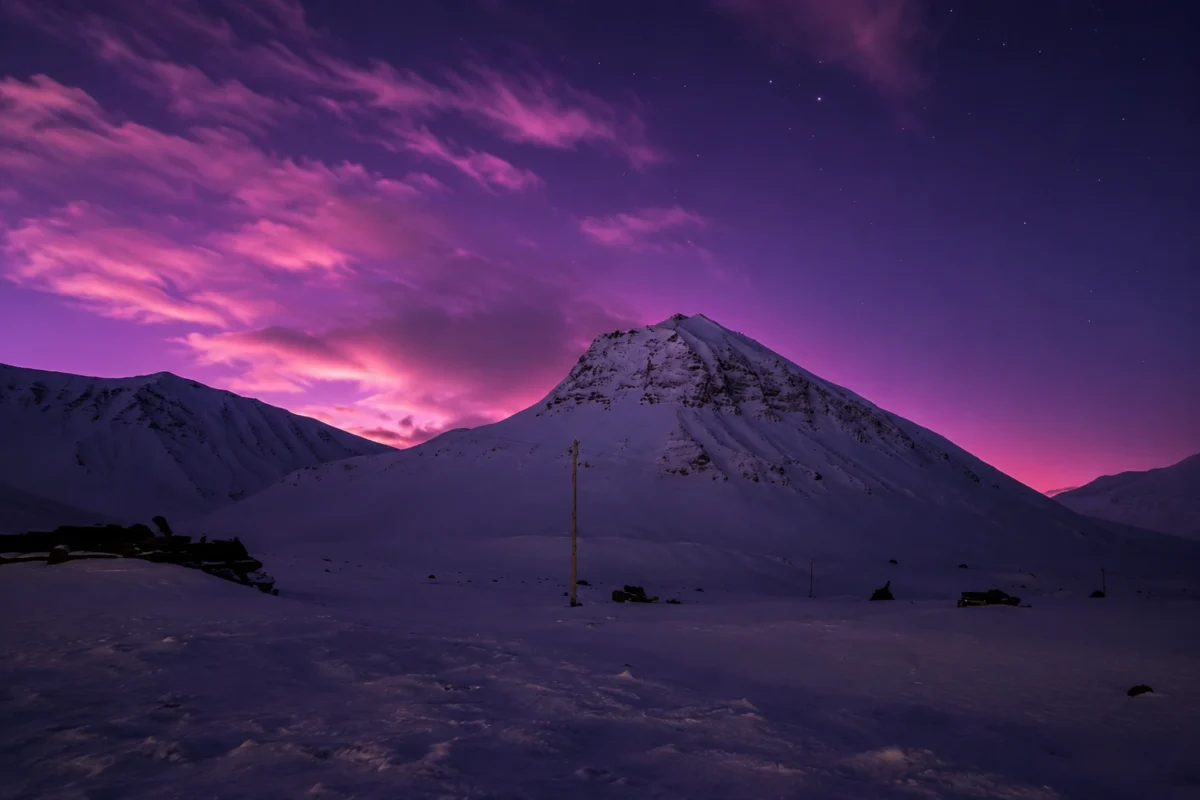 longyearbyen norway worlds northernmost city night sky view