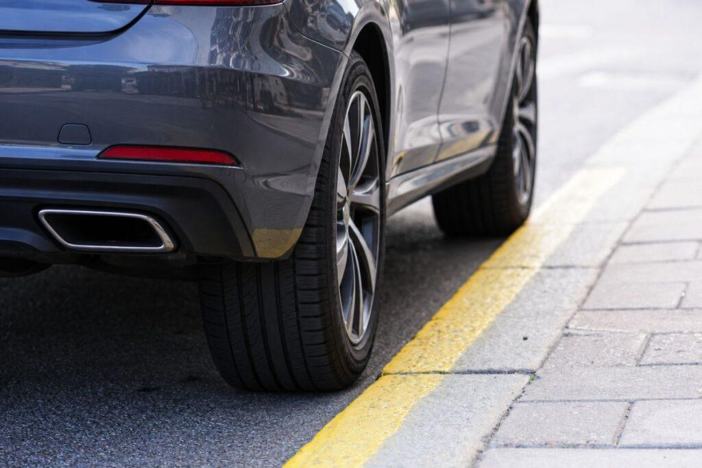 Can You Park On A Single Yellow Line Safely Without Getting Fined In The UK?
